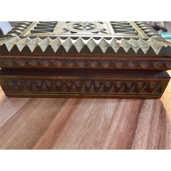 Vintage Hand-Carved Wooden Jewelry Box with Geometric Design Green - Picture 2 of 10